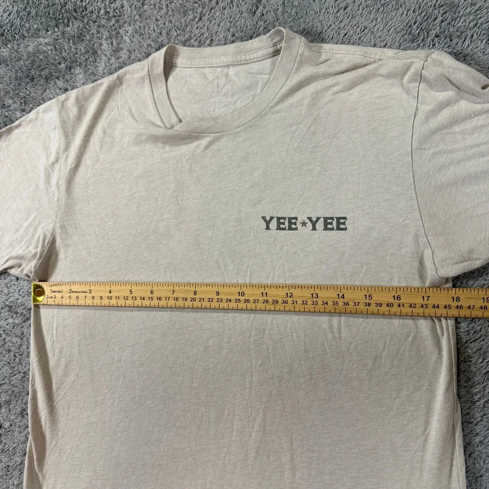 Yee Yee Mens Rod & Gun Club Graphic T Shirt Size Small Tan Short Sleeve Tee